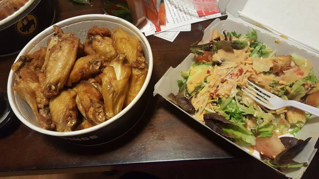 Buffalo Wild Wings | restaurant | 442 Fortman Dr, St Marys, OH 45885, USA | 4193008580 OR +1 419-300-8580