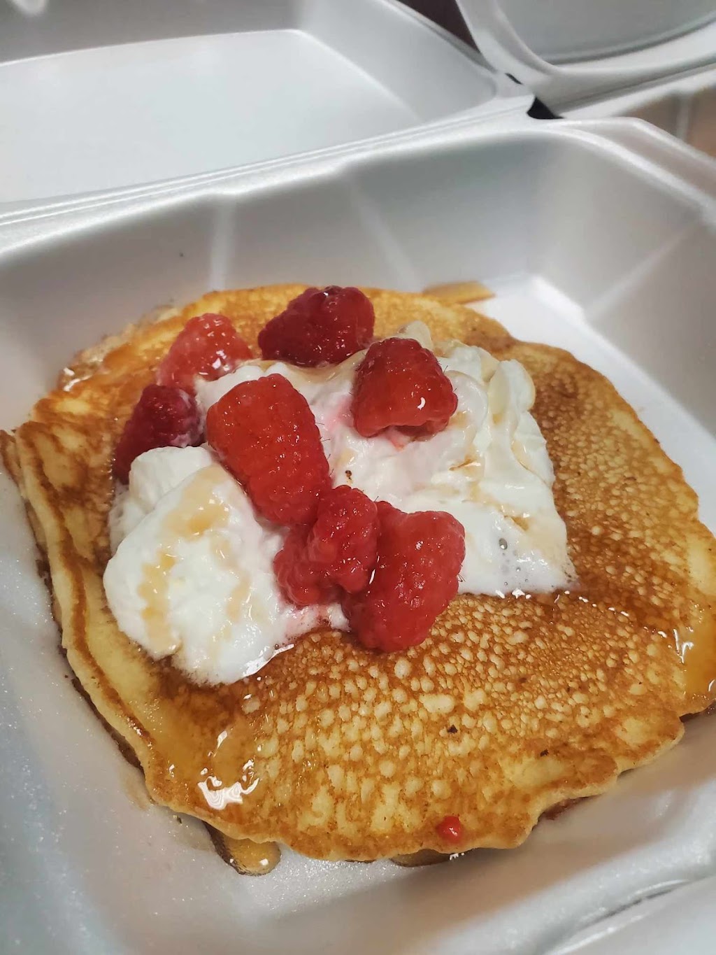 Mikos Munchables | restaurant | 116 Keen St, Burkesville, KY 42717, USA | 2704060425 OR +1 270-406-0425