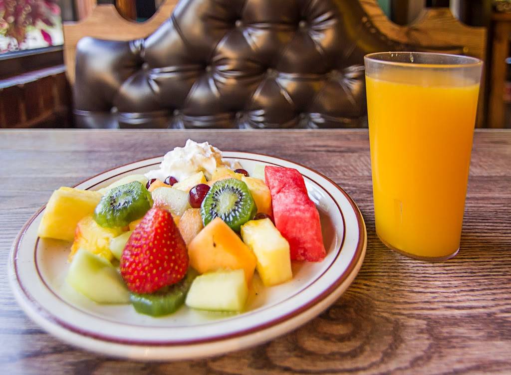 Salonica Restaurant | restaurant | 1440 E 57th St, Chicago, IL 60637, USA | 7737523899 OR +1 773-752-3899