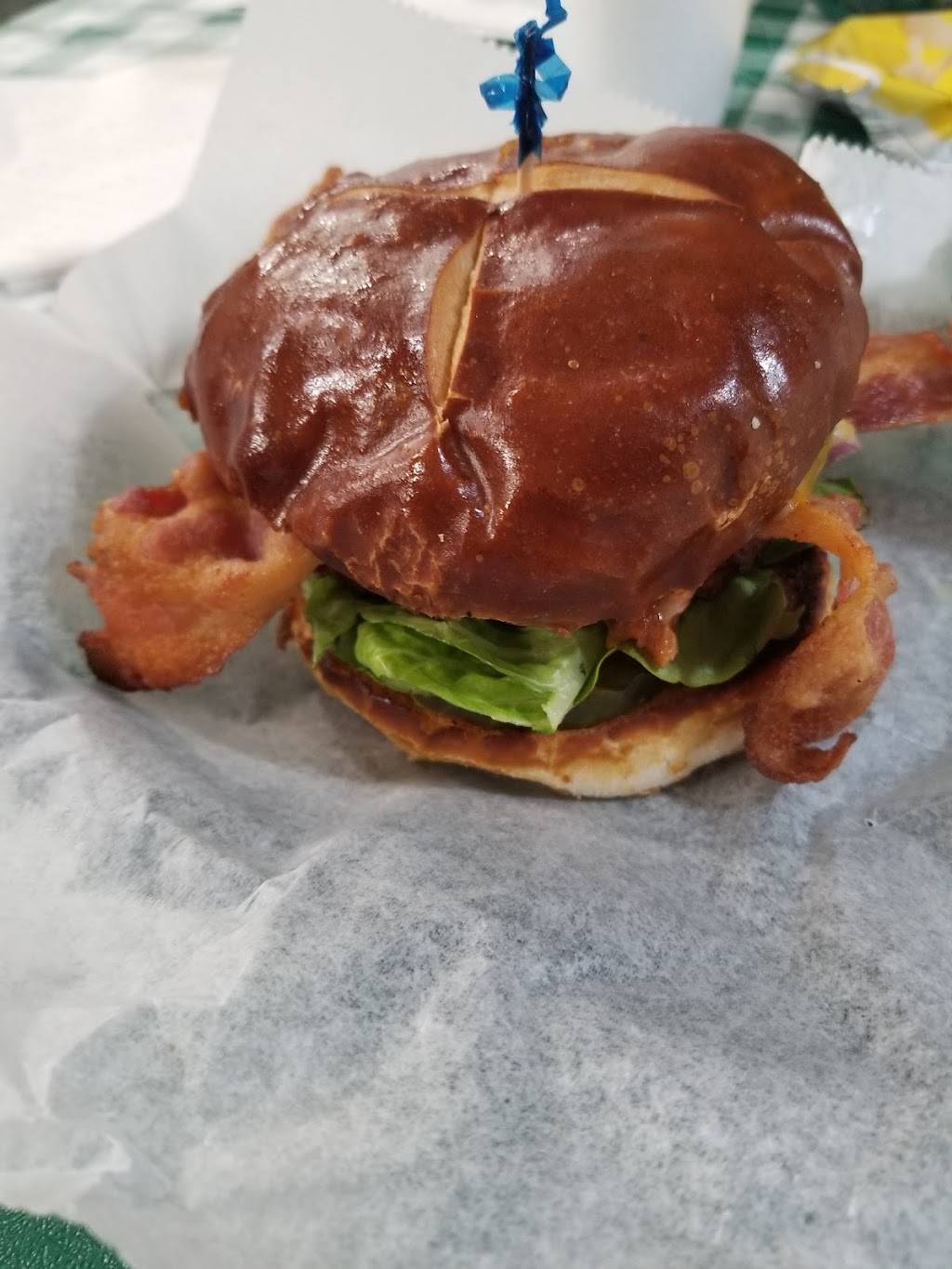 Scoobies | restaurant | 223 N Main St, Mishawaka, IN 46544, USA | 5742567090 OR +1 574-256-7090