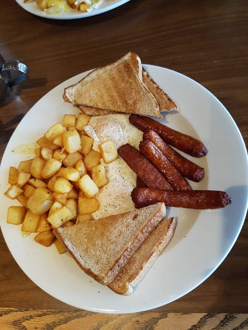 Broadway Bar & Grill | restaurant | 665 Earl Armstrong Rd, Gloucester, ON K1V 2G2, Canada | 6138229147 OR +1 613-822-9147