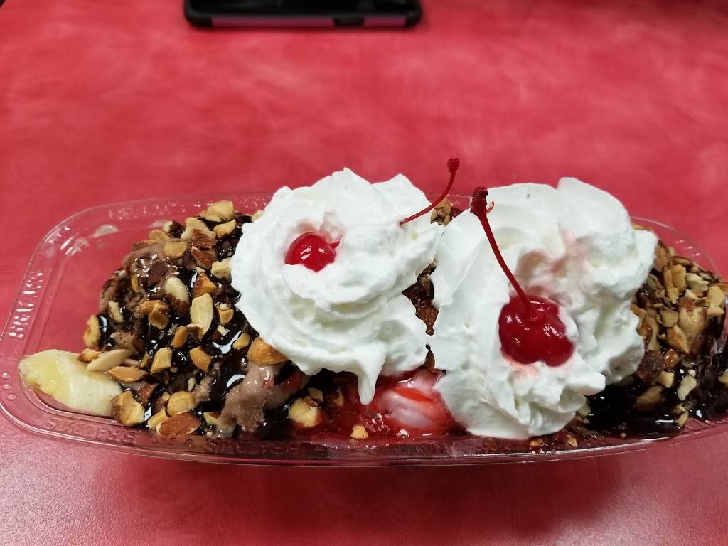 Braums Ice Cream & Burger Restaurant | restaurant | 812 S Stemmons Fwy, Lewisville, TX 75067, USA | 9722213312 OR +1 972-221-3312