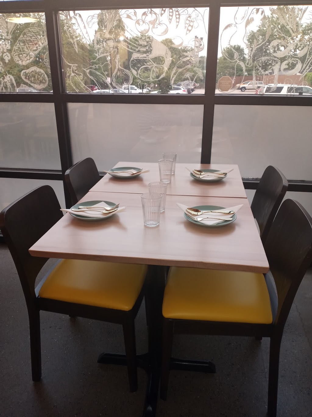 Pineapples Thai Kitchen | restaurant | 722 Preston Ave Ste.103, Charlottesville, VA 22903, USA | 4342022366 OR +1 434-202-2366