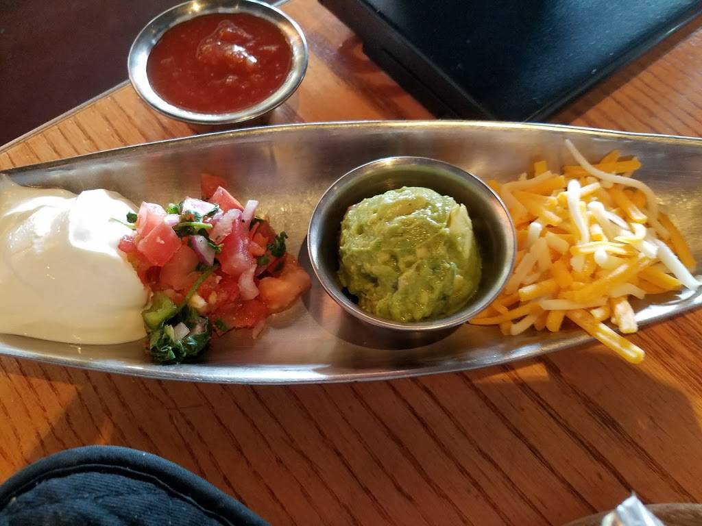 Chilis Grill & Bar | meal takeaway | 10040 W Happy Valley Rd, Peoria, AZ 85383, USA | 6235720107 OR +1 623-572-0107