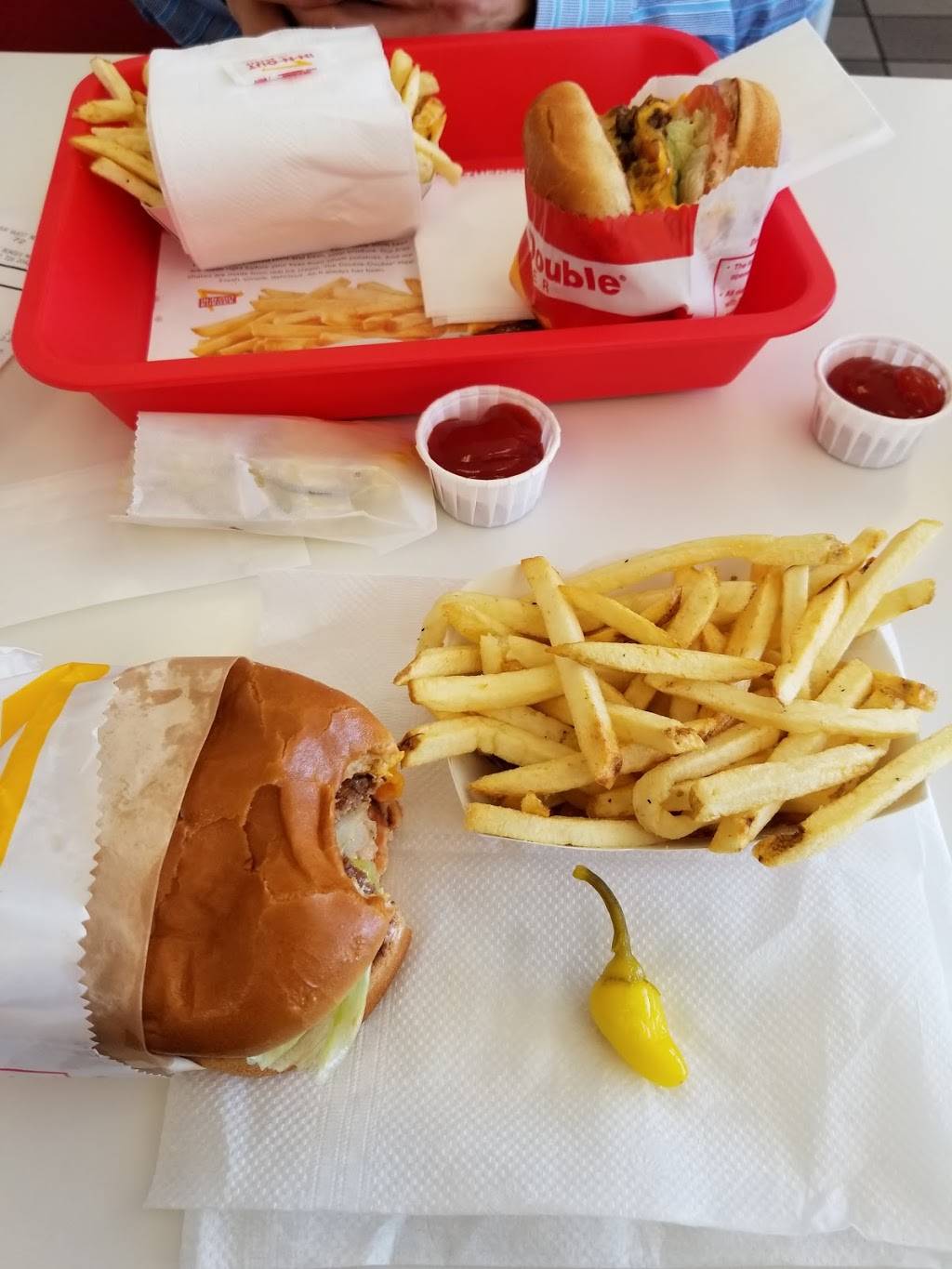 In-N-Out Burger | restaurant | 30296 Haun Rd, Menifee, CA 92584, USA | 8007861000 OR +1 800-786-1000