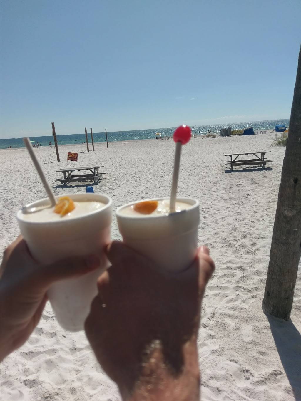 Undertow Beach Bar | restaurant | 3850 Gulf Blvd, St. Petersburg, FL 33706, USA | 7273689000 OR +1 727-368-9000