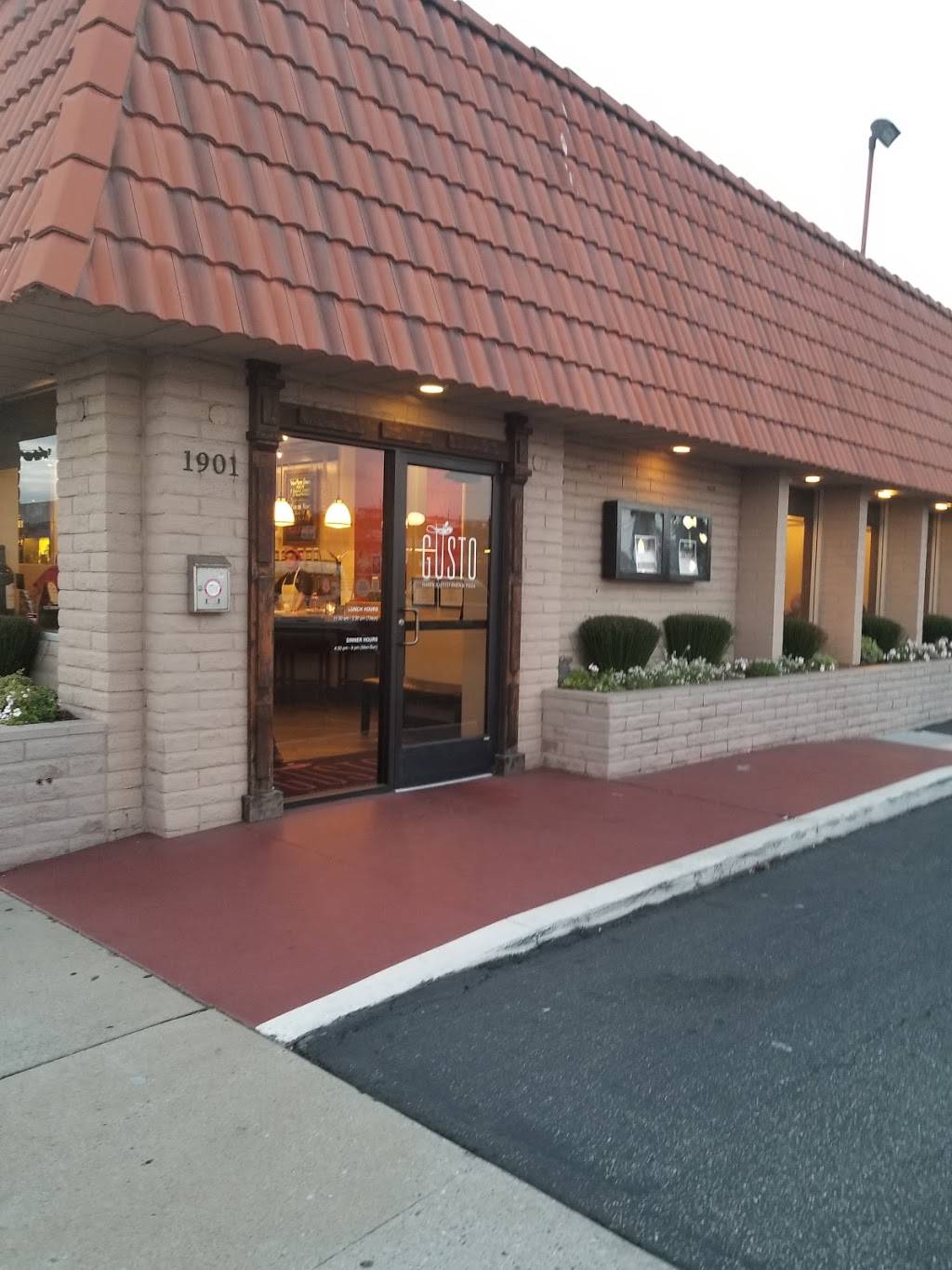 Gusto Handcrafted Pasta & Pizza | restaurant | 1901 Fremont Blvd, Seaside, CA 93955, USA | 8318995825 OR +1 831-899-5825