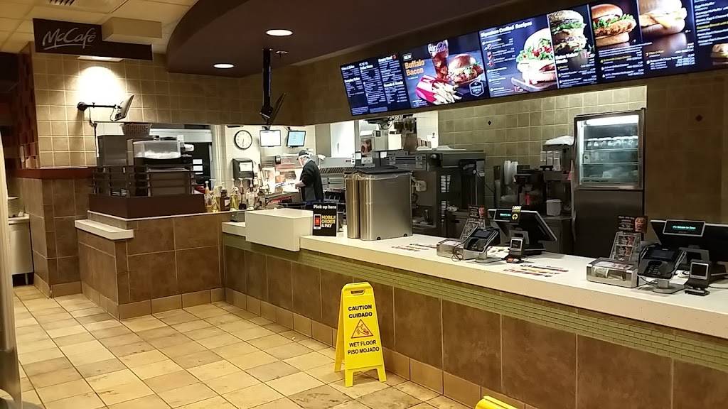McDonalds | cafe | 1995 Silver Bell Rd, Eagan, MN 55122, USA | 6514522307 OR +1 651-452-2307