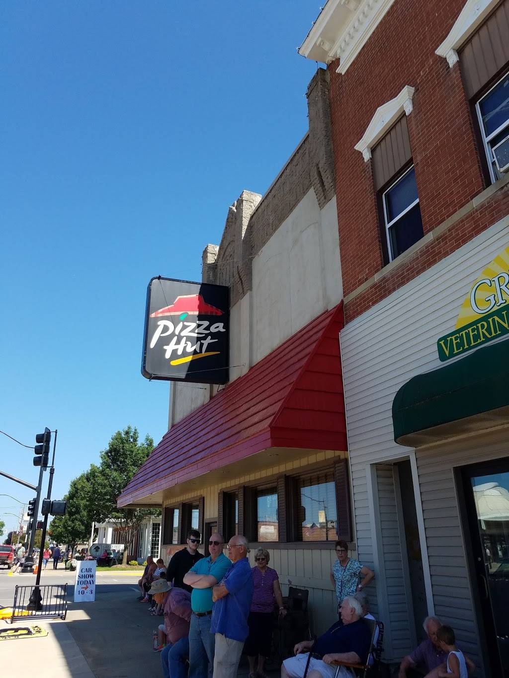 Pizza Hut | meal takeaway | 602 G Ave, Grundy Center, IA 50638, USA | 3198245443 OR +1 319-824-5443
