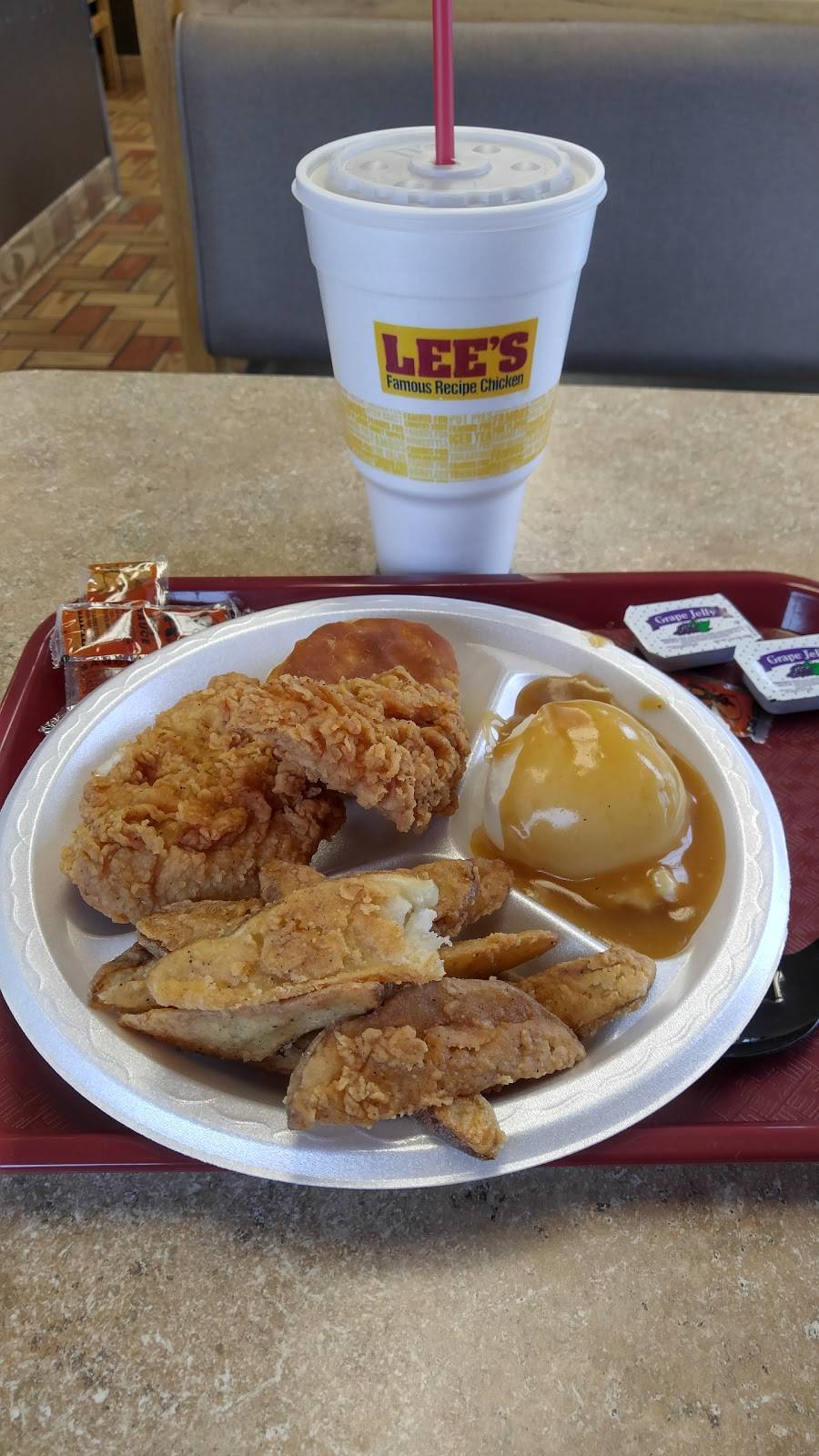 Lees Famous Recipe Chicken | restaurant | 728 Rolling Creek Dr, New Albany, IN 47150, USA | 8129442001 OR +1 812-944-2001