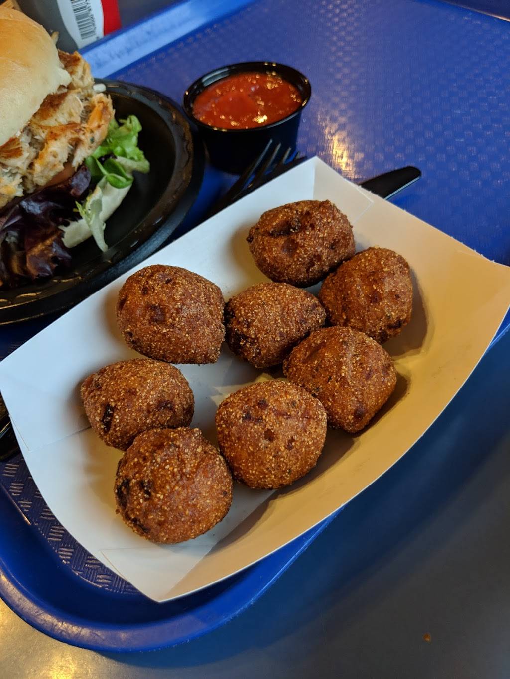 Jolly Rogers Seafood House | restaurant | 1737 E Perry St, Port Clinton, OH 43452, USA | 4197323382 OR +1 419-732-3382