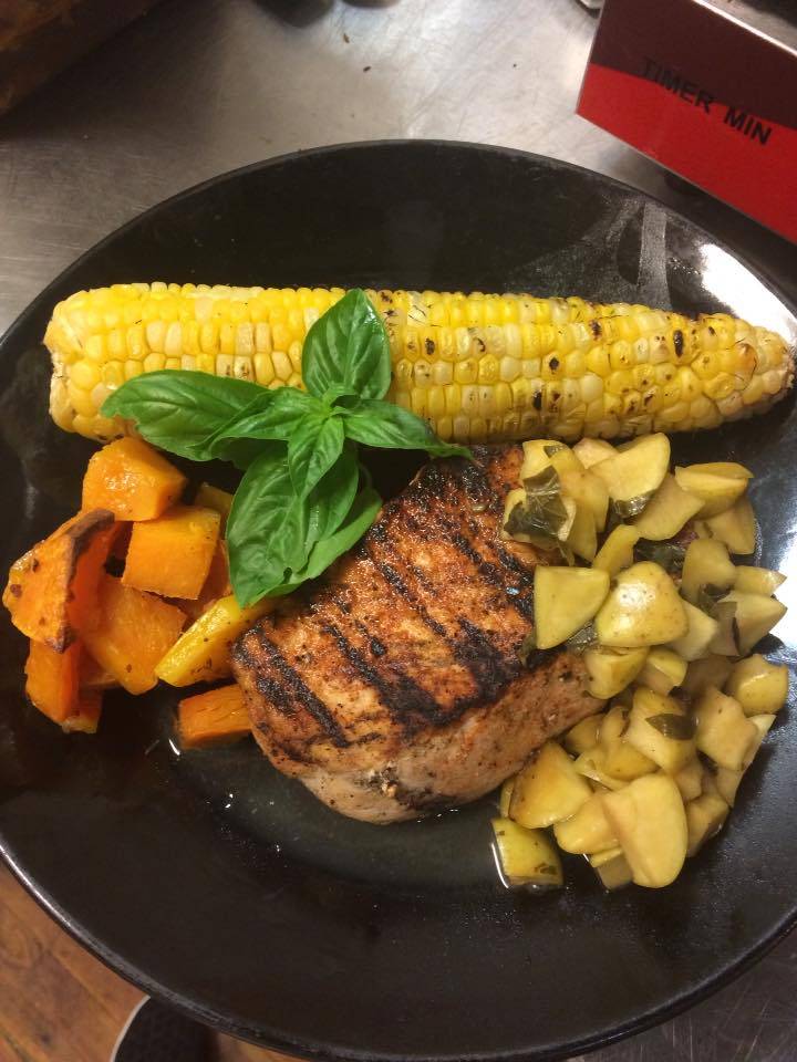 The Back Room Bistro | restaurant | 39 W Broad St, Cookeville, TN 38501, USA | 9318818915 OR +1 931-881-8915