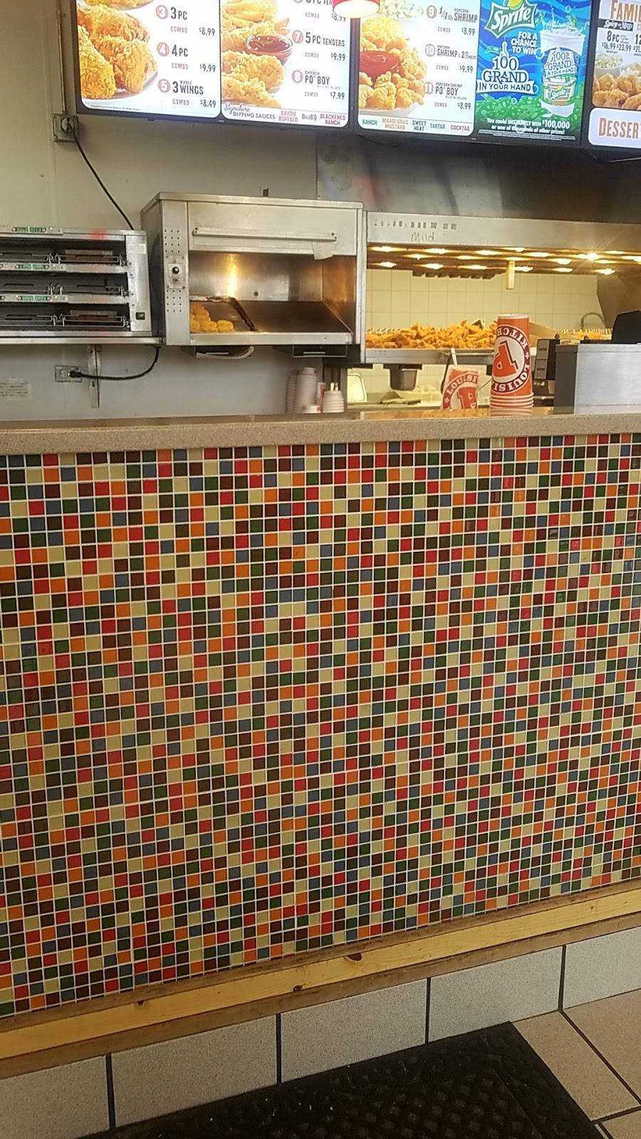 Popeyes Louisiana Kitchen | restaurant | 257 E 147th St, Harvey, IL 60426, USA | 7083396550 OR +1 708-339-6550