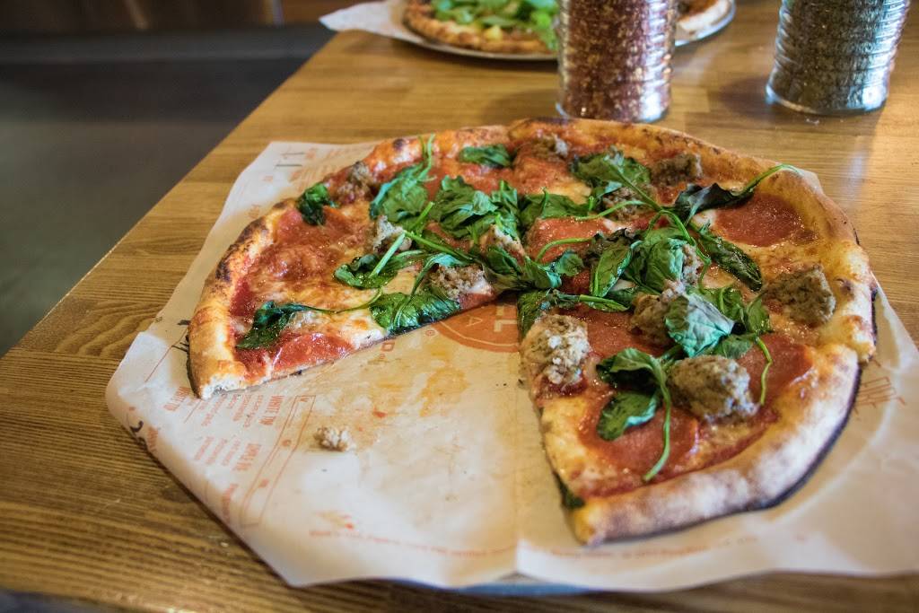 Blaze Pizza | meal takeaway | 990 Town Center Dr, La Cañada Flintridge, CA 91011, USA | 8184830535 OR +1 818-483-0535