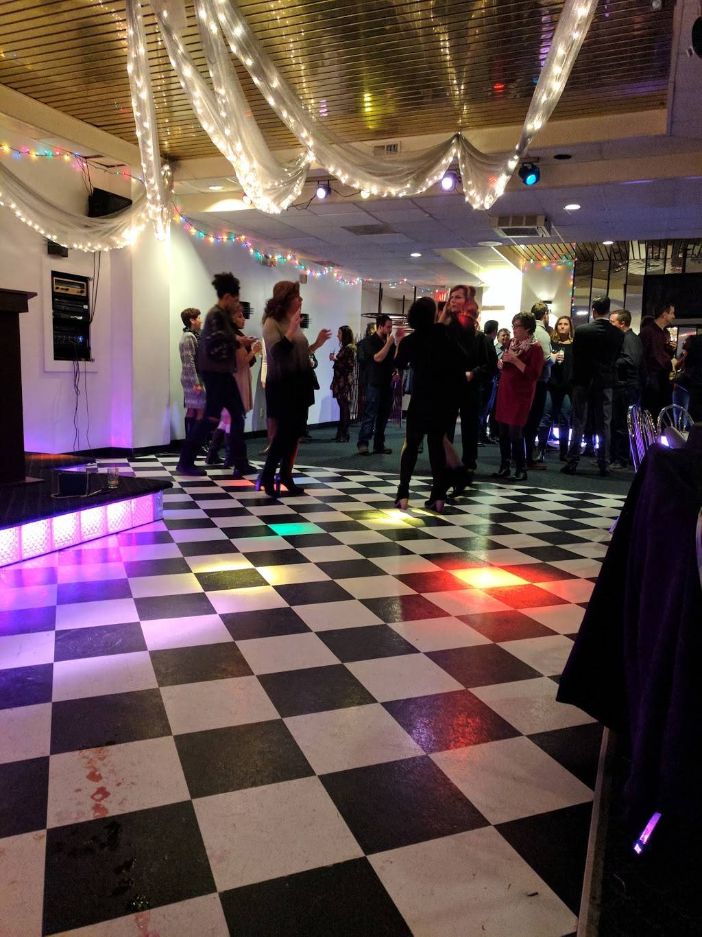 Peking House | restaurant | 215 S Washington Ave, Royal Oak, MI 48067, USA | 2485452700 OR +1 248-545-2700