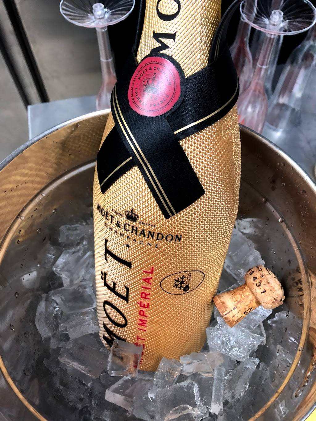 OMEGA BAR | night club | 928 Diamond Springs Rd, Virginia Beach, VA 23455, USA | 7575158090 OR +1 757-515-8090