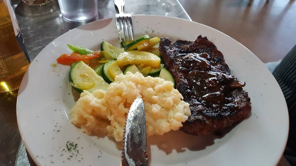 Delta Charlies Bar & Grill | restaurant | 4709, 5303 Challenger Dr, Dallas, TX 75237, USA | 2146239944 OR +1 214-623-9944