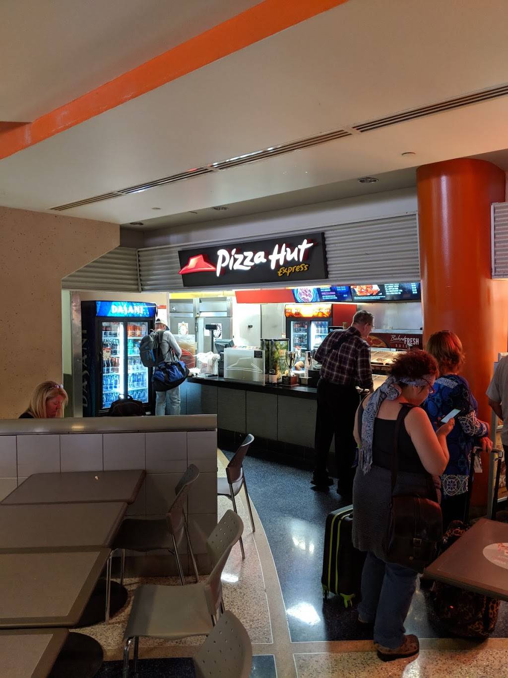 Pizza Hut | restaurant | Terminal C, 2330 N International Pkwy, Dallas, TX 75261, USA | 8009488488 OR +1 800-948-8488