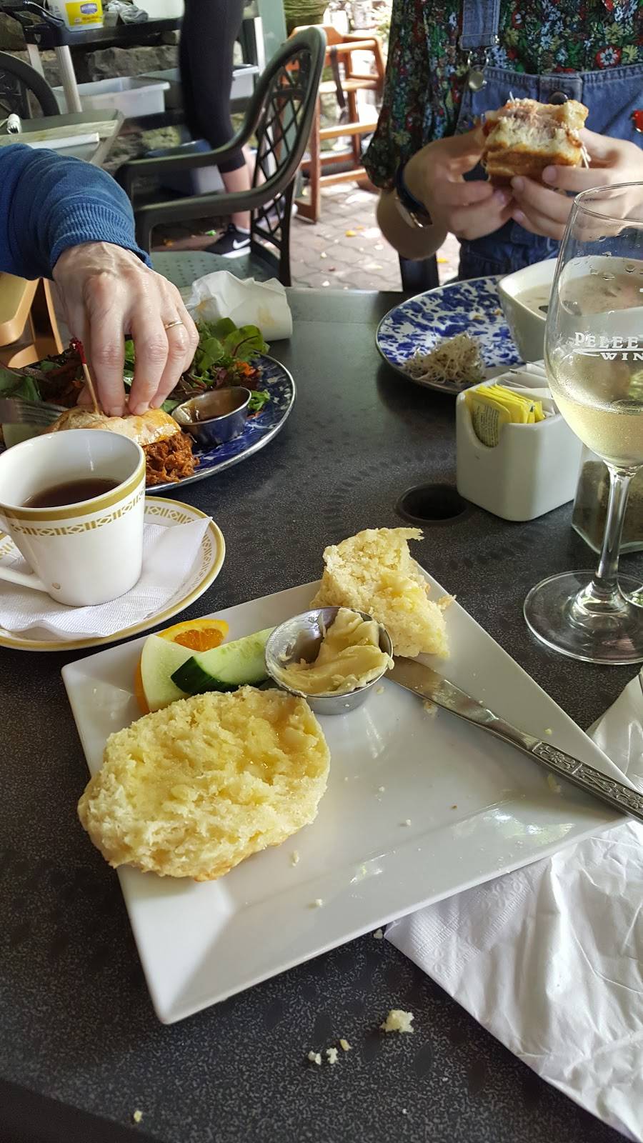 Yellow Canoe Cafe | restaurant | 108 St Lawrence St, Merrickville, ON K0G 1N0, Canada | 6132692833 OR +1 613-269-2833