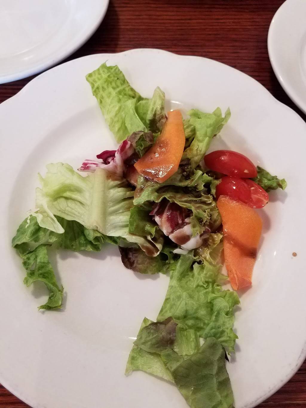 Leones | restaurant | 19 S Park St, Montclair, NJ 07042, USA | 9735099077 OR +1 973-509-9077