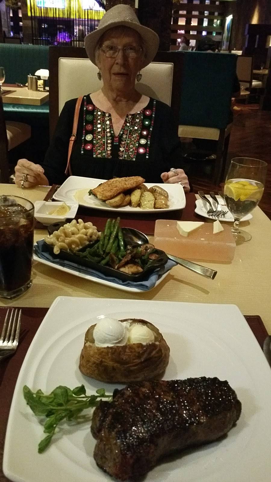 Center Cut | restaurant | 4300 N Michigan Rd, Shelbyville, IN 46176, USA | 8773864463 OR +1 877-386-4463