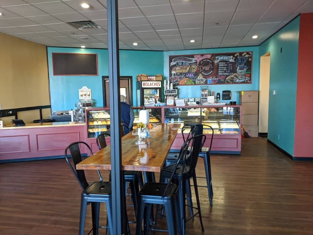 Dough Co. Doughnuts & Coffee | bakery | 4742 Hills and Dales Rd NW, Canton, OH 44708, USA | 3309158053 OR +1 330-915-8053