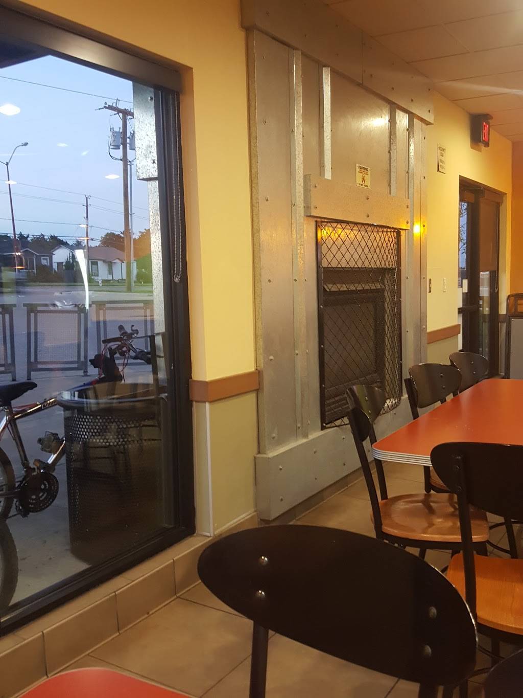 Jack in the Box | restaurant | 110 E Camp Wisdom Rd, Dallas, TX 75241, USA | 9722285679 OR +1 972-228-5679