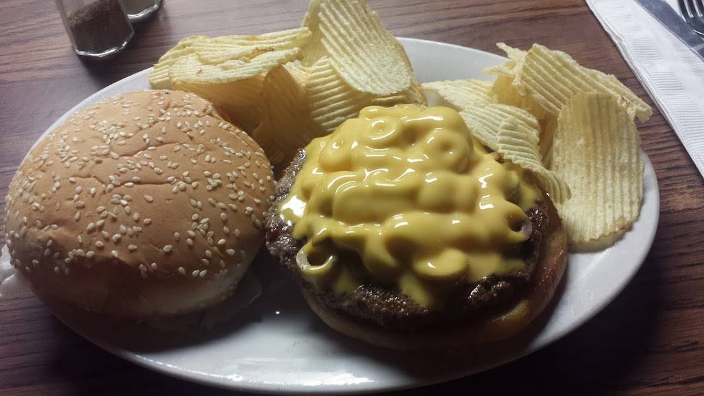 Hitch N Post | restaurant | 1636 Imlay City Rd, Lapeer, MI 48446, USA | 8106649154 OR +1 810-664-9154