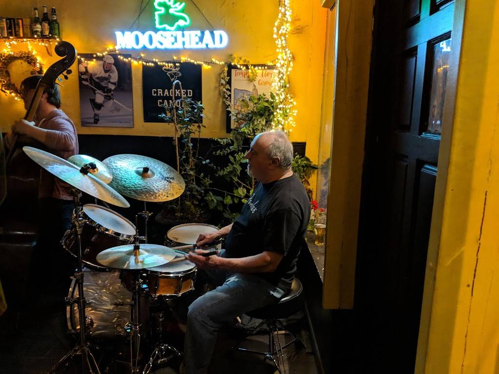 Kanu Bar & Grill | restaurant | 3832A Bloor St W, Etobicoke, ON M9B 1L1, Canada | 4162397030 OR +1 416-239-7030