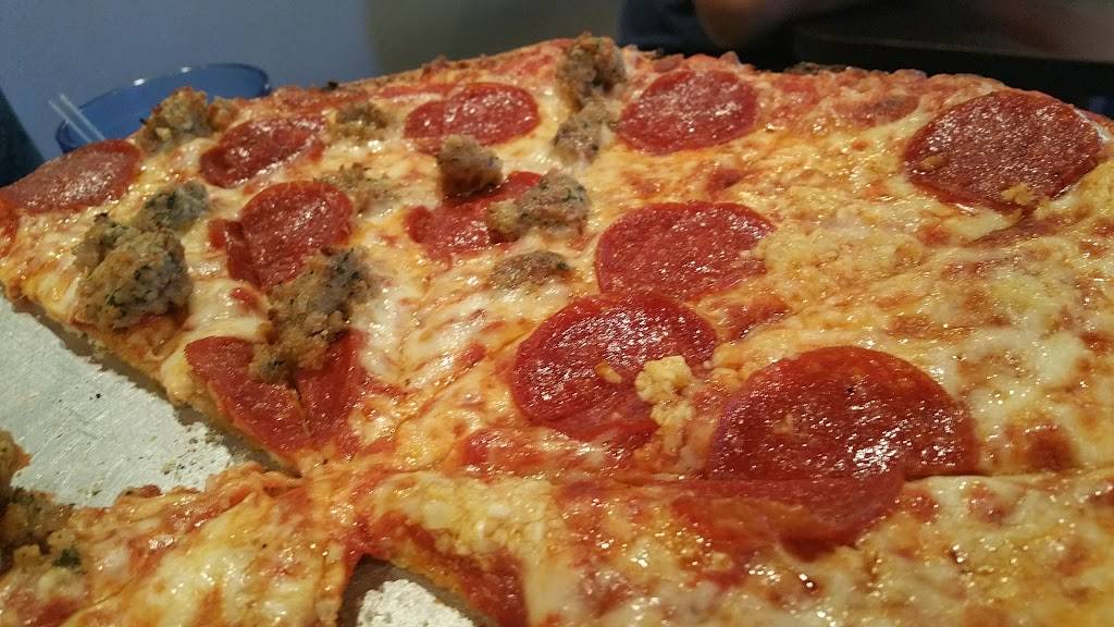 Mama Mias Germantown | restaurant | N112W16344 Mequon Rd, Germantown, WI 53022, USA | 2622422340 OR +1 262-242-2340