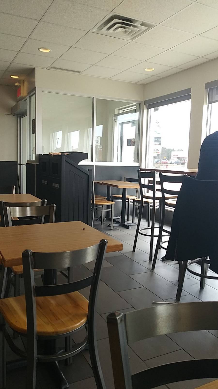 Harveys | restaurant | 3600 Boulevard des Forges, Trois-Rivières, QC G8Y 5H5, Canada | 8193767874 OR +1 819-376-7874