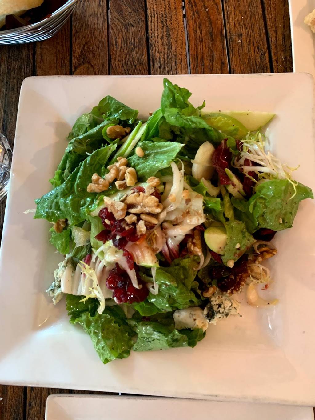 The Rushton | restaurant | 740 St Clair Ave W, Toronto, ON M6C 1B3, Canada | 4166587874 OR +1 416-658-7874