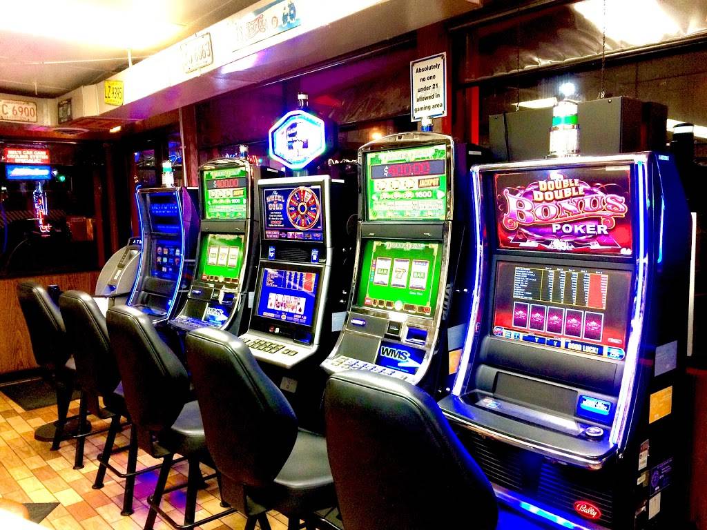 johnnies Grill | restaurant | 4401 W Lake St, Melrose Park, IL 60160, USA | 7083451314 OR +1 708-345-1314