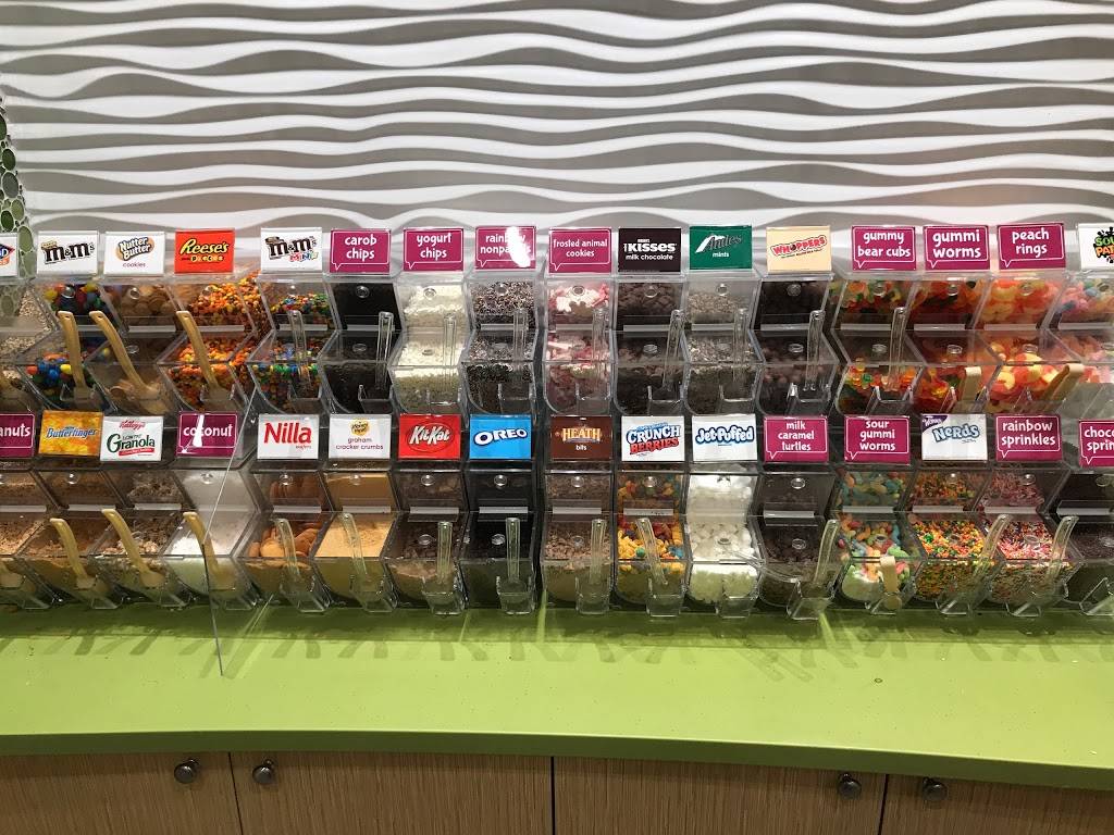 Menchies Frozen Yogurt | bakery | 8464 N Friant Rd, Fresno, CA 93720, USA | 5594122444 OR +1 559-412-2444