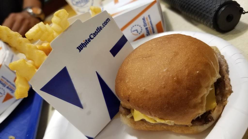 White Castle | restaurant | 241 Randall Rd, Lake in the Hills, IL 60156, USA | 8478546760 OR +1 847-854-6760
