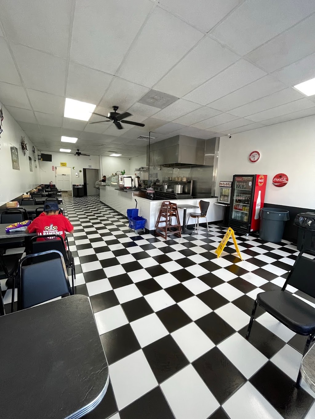 Tortas Ahogadas La Ramadita #2 | restaurant | 2070 W Ave J, Lancaster, CA 93536, USA | 6615223318 OR +1 661-522-3318