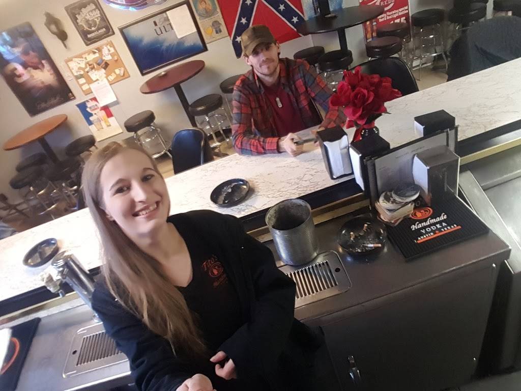 Mecca Cafe | restaurant | 103 N State St, West Harrison, IN 47060, USA | 8126379125 OR +1 812-637-9125