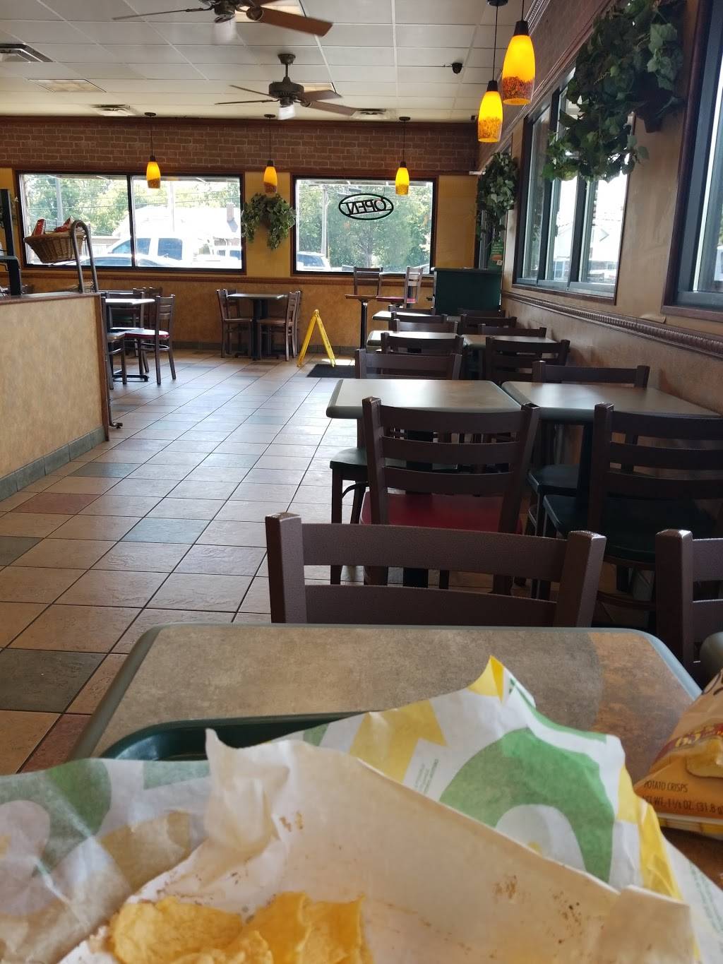 Subway | restaurant | 1108 N Main St, Shelbyville, TN 37160, USA | 9316801299 OR +1 931-680-1299