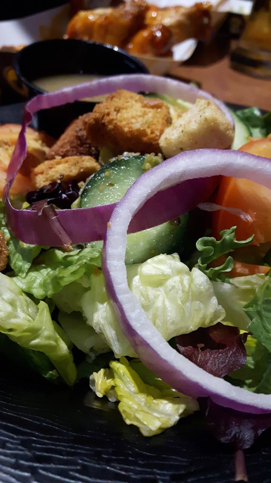 Buffalo Wild Wings | restaurant | 1120 Hotel Dr, Defiance, OH 43512, USA | 4197849464 OR +1 419-784-9464