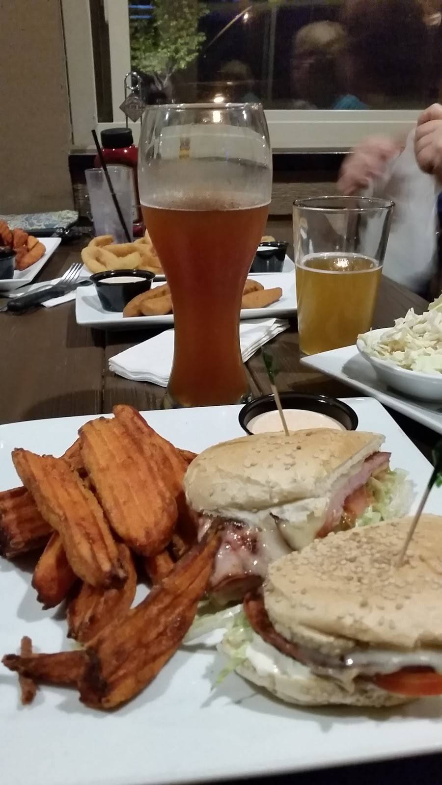 Frasers Pub | restaurant | 2045 Packard St, Ann Arbor, MI 48104, USA | 7346651955 OR +1 734-665-1955