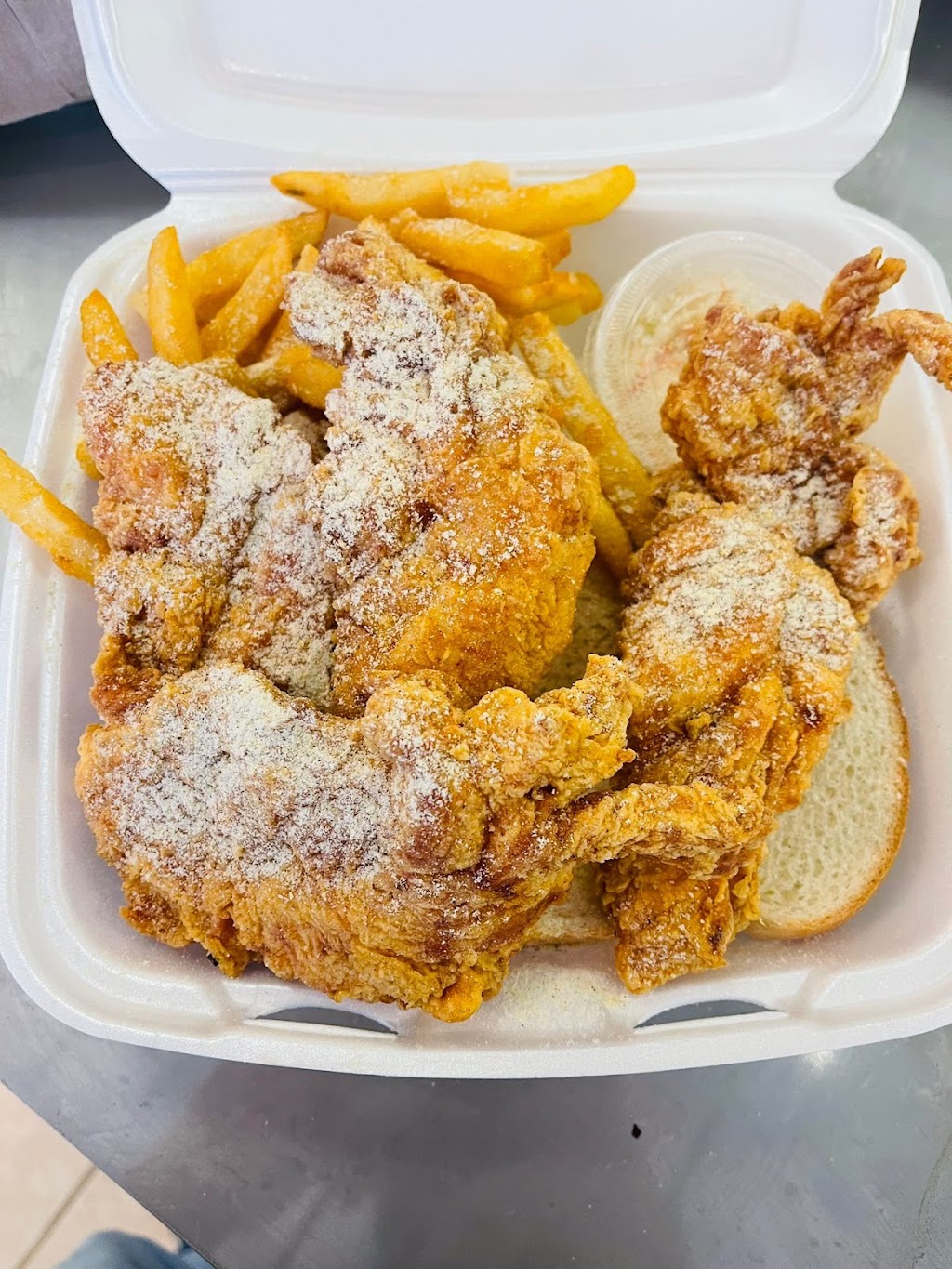 Fish & Chicken Boss | restaurant | 1926 Brownsville Rd, Pittsburgh, PA 15210, USA | 4122077083 OR +1 412-207-7083