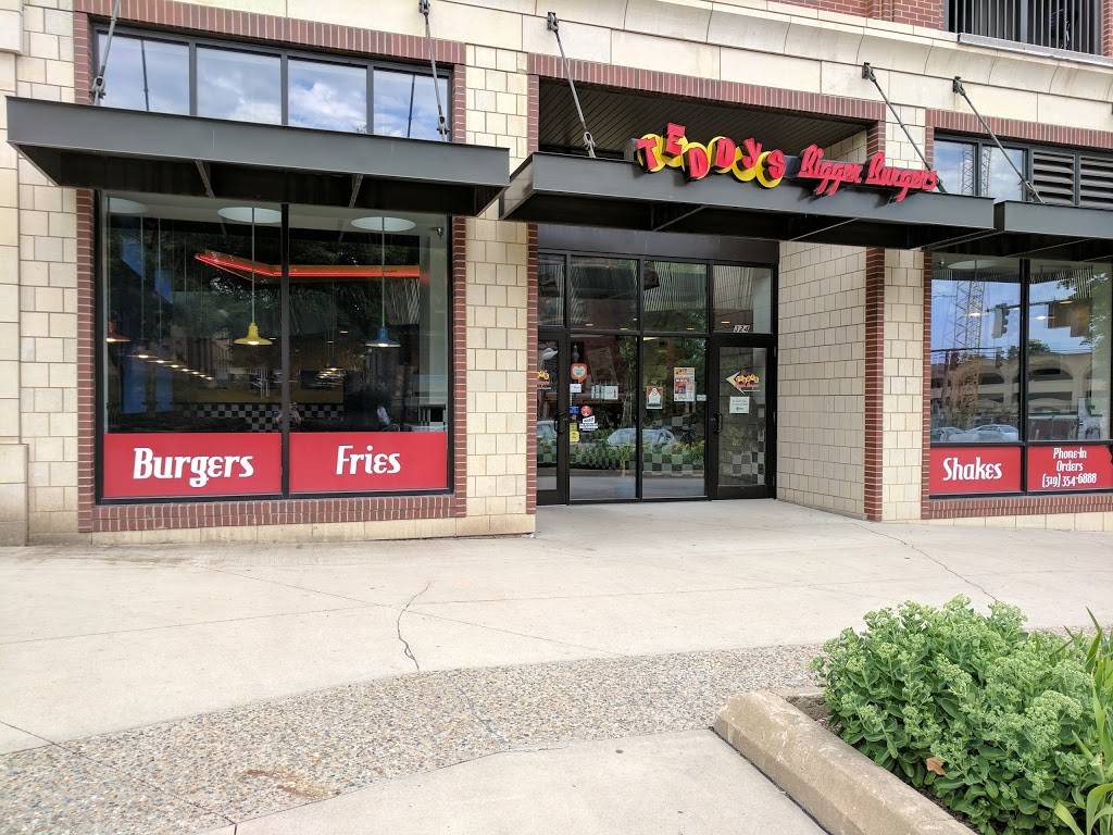 Teddys Bigger Burgers | restaurant | 324 E Washington St, Iowa City, IA 52240, USA | 3193546888 OR +1 319-354-6888