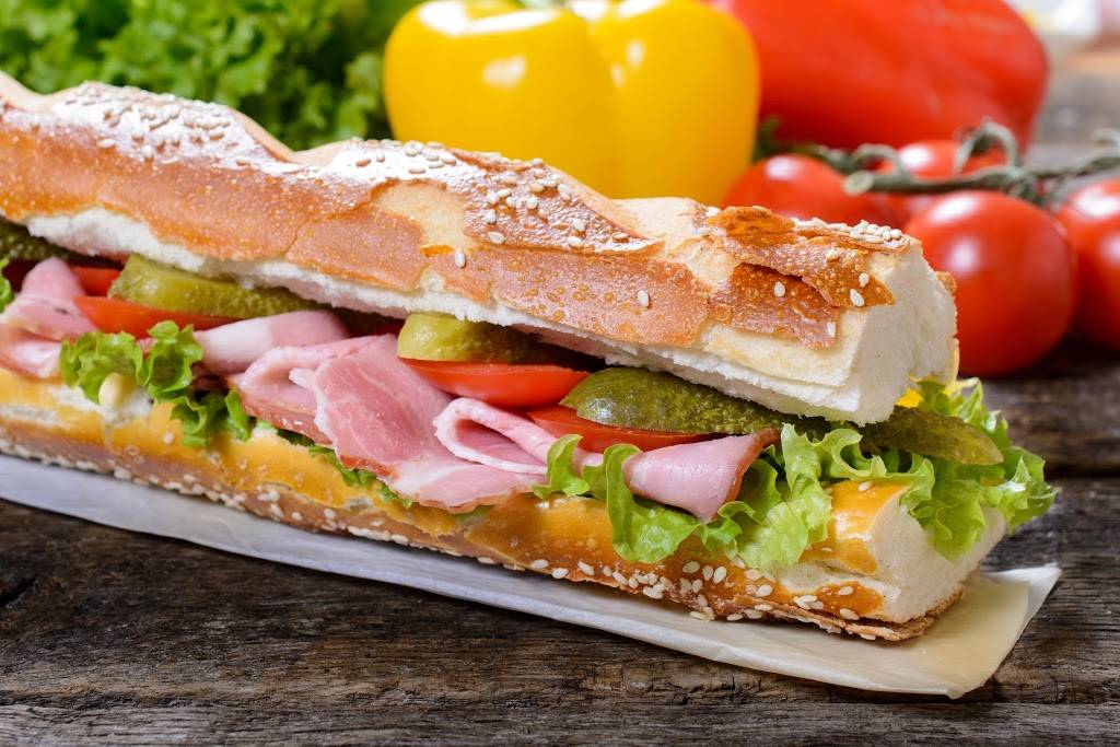 Chez Renée French Bistrot | restaurant | 233 Main St, Milford, OH 45150, USA | 5132480454 OR +1 513-248-0454