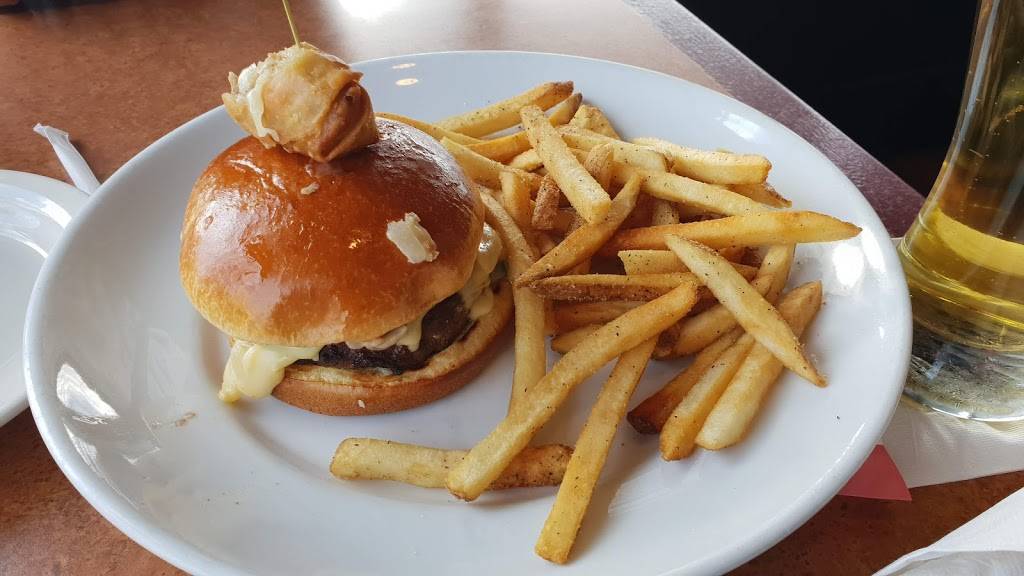 TGI Fridays | restaurant | 128 N Dupont Hwy, New Castle, DE 19720, USA | 3023256620 OR +1 302-325-6620