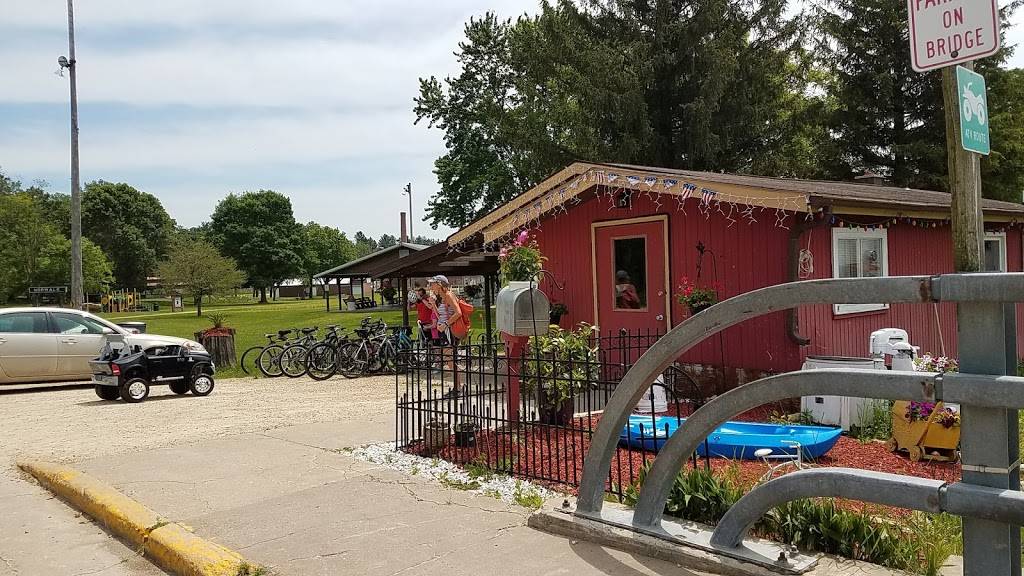 Baileys Diner | restaurant | 104 Railroad St, Norwalk, WI 54648, USA | 6088237143 OR +1 608-823-7143