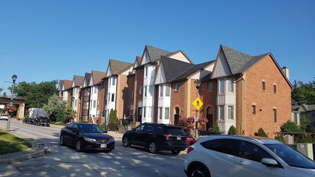 Market Lane Shopping Centre | shopping mall | 140 Woodbridge Ave, Woodbridge, ON L4L 4K9, Canada | 9058516611 OR +1 905-851-6611