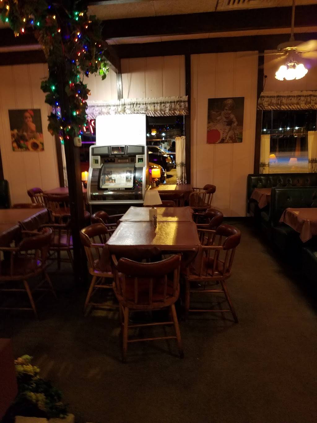 Caesars Italian Restaurant | restaurant | 3064, 2801 W Market St, Warren, OH 44485, USA | 3308981555 OR +1 330-898-1555