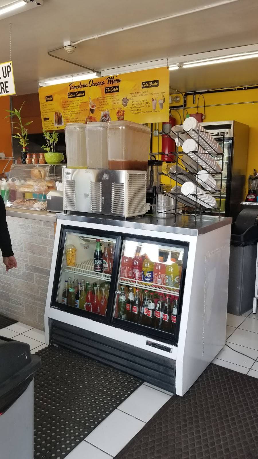 Tamaleria Oaxaca | restaurant | 3319 W Lake St, Melrose Park, IL 60160, USA | 7083566528 OR +1 708-356-6528