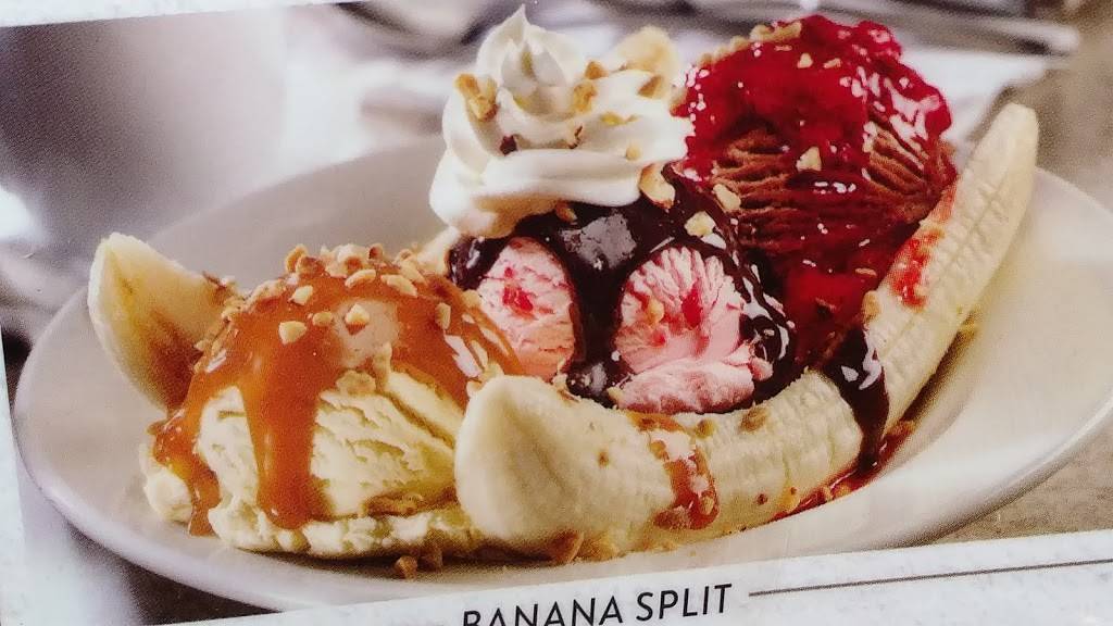 Dennys | restaurant | 5445 Kearny Villa Rd, San Diego, CA 92123, USA | 8582777272 OR +1 858-277-7272