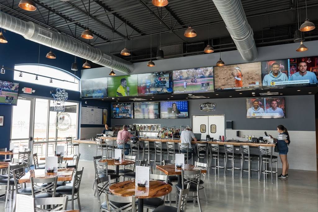 Double Schotts Sports Bar & Grill | restaurant | 2055 Central Plaza Suite 102, New Braunfels, TX 78130, USA | 8306325355 OR +1 830-632-5355